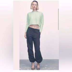 Zara wool/Alpaca crop knit sweater in light green.
Size medium, NWOT
